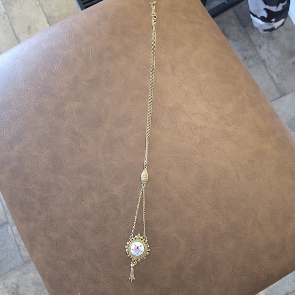 Vintage Elegant Gold Tone Pendant Necklace - Picture 3 of 7